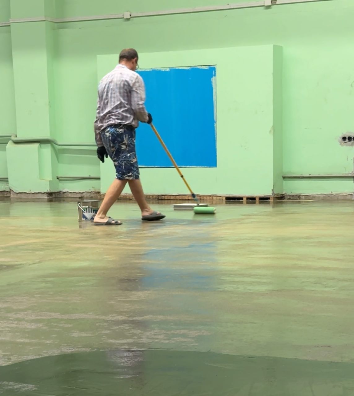 Нанесение эпоксидной грунтовки